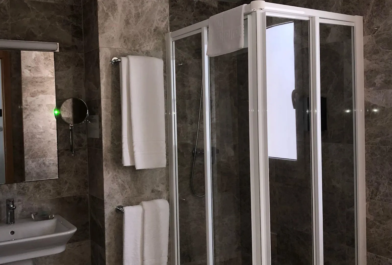 Hotel Senderos アグア・アマルガ